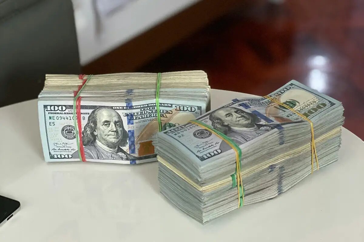    Наличные доллары США. © unsplash.com / Celyn Kang