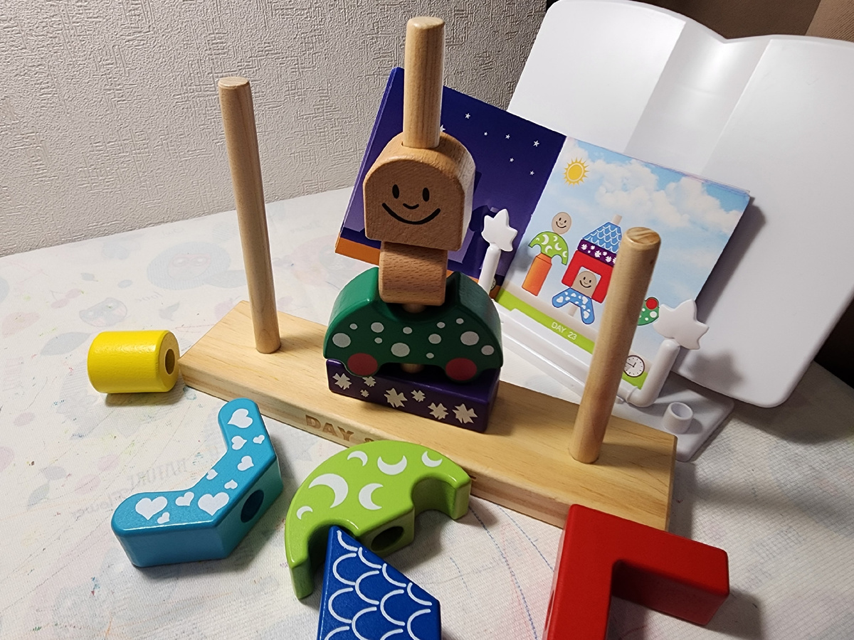 Начинает собирать своё, а после собирает по картинке