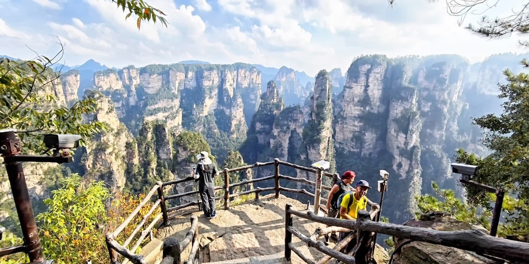 У нас на сайте вышел большой живой рассказ – маршрут по Китаю без визы