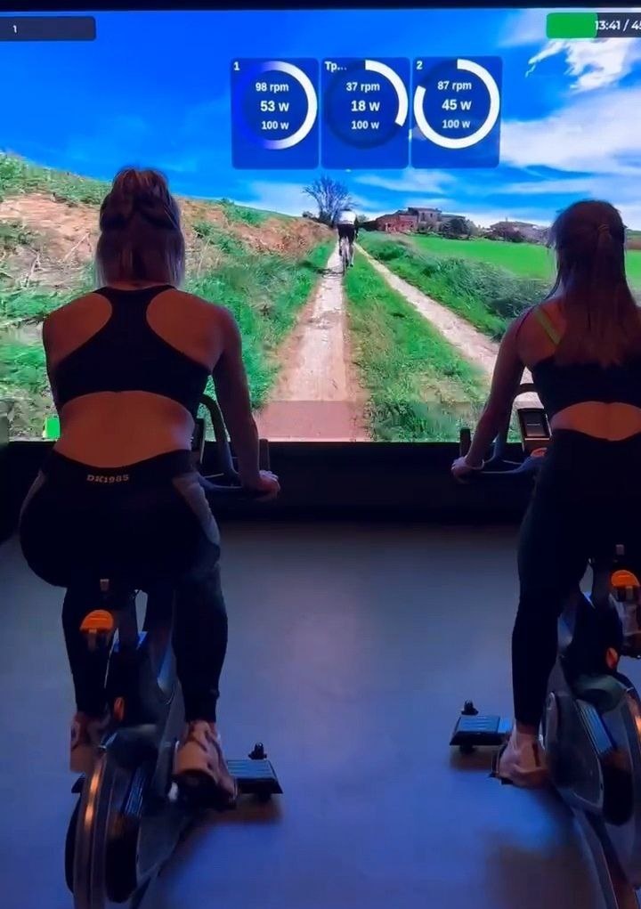 Сайкл студия в клубе Соседи тут