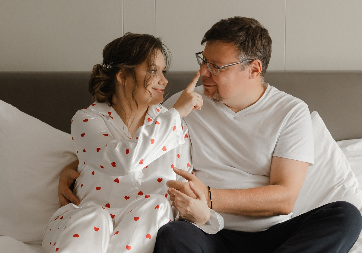 С любимой женой-и-супругой в день свадьбы