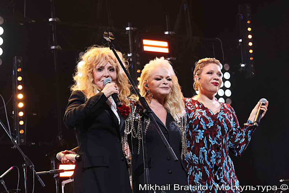 Ольга Кормухина, Лариса Долина, Тина Кузнецова
