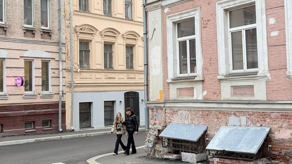 Кто закопал Москву? Тайна окон, которые смотрят из-под земли