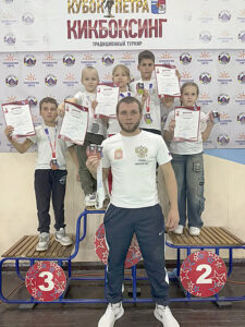 М.И. Чмыхов и его воспитанники.   
/ ФОТОиз архива М.И. Чмыхова Администратор  📷
