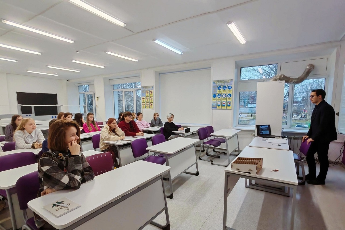    Ребята могут пройти обучение по направлениям «Оператор станков с ЧПУ 2 разряда» и «Ассистент экскурсовода (гида)»