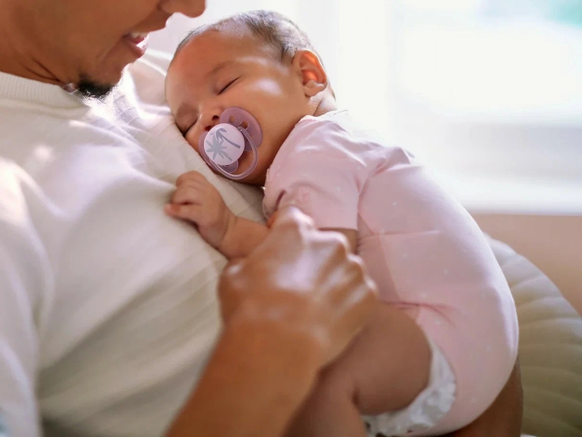 Пустышка Philips Avent серии ultra soft предотвращает покраснения и появление следов на нежной коже малыша