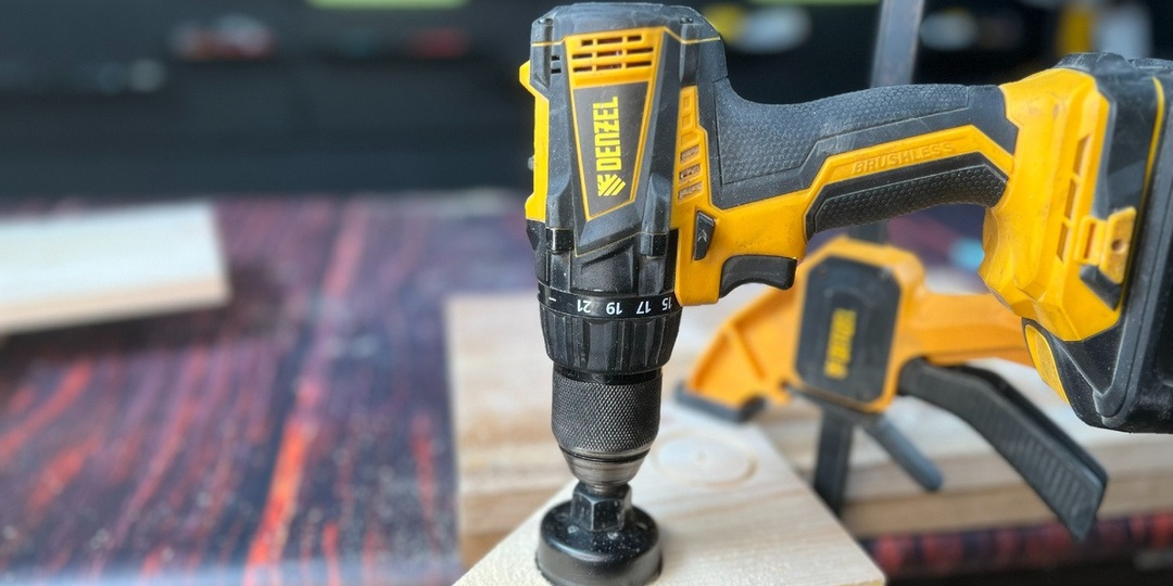 То, что делают из обрезка доски, сильно упрощает работу со струбцинами, мало кто этим пользуется