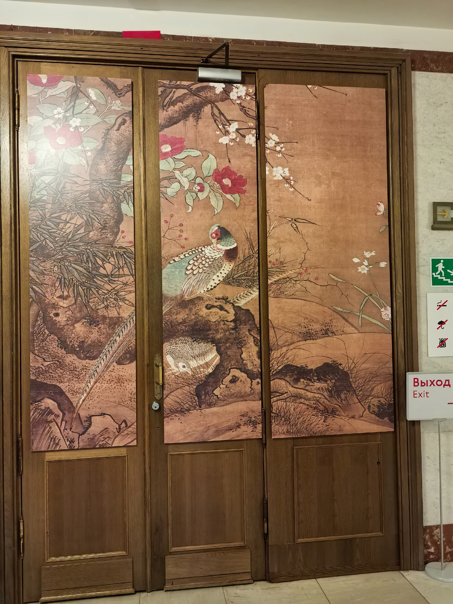 Вход на выставку.