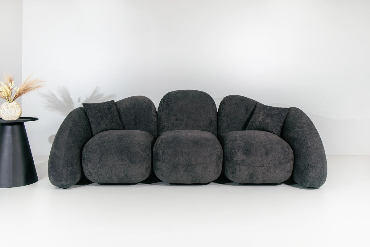 Такой диван прослужит дольше обычного массового продукта благодаря высокому качеству материалов и профессиональному исполнению заказа