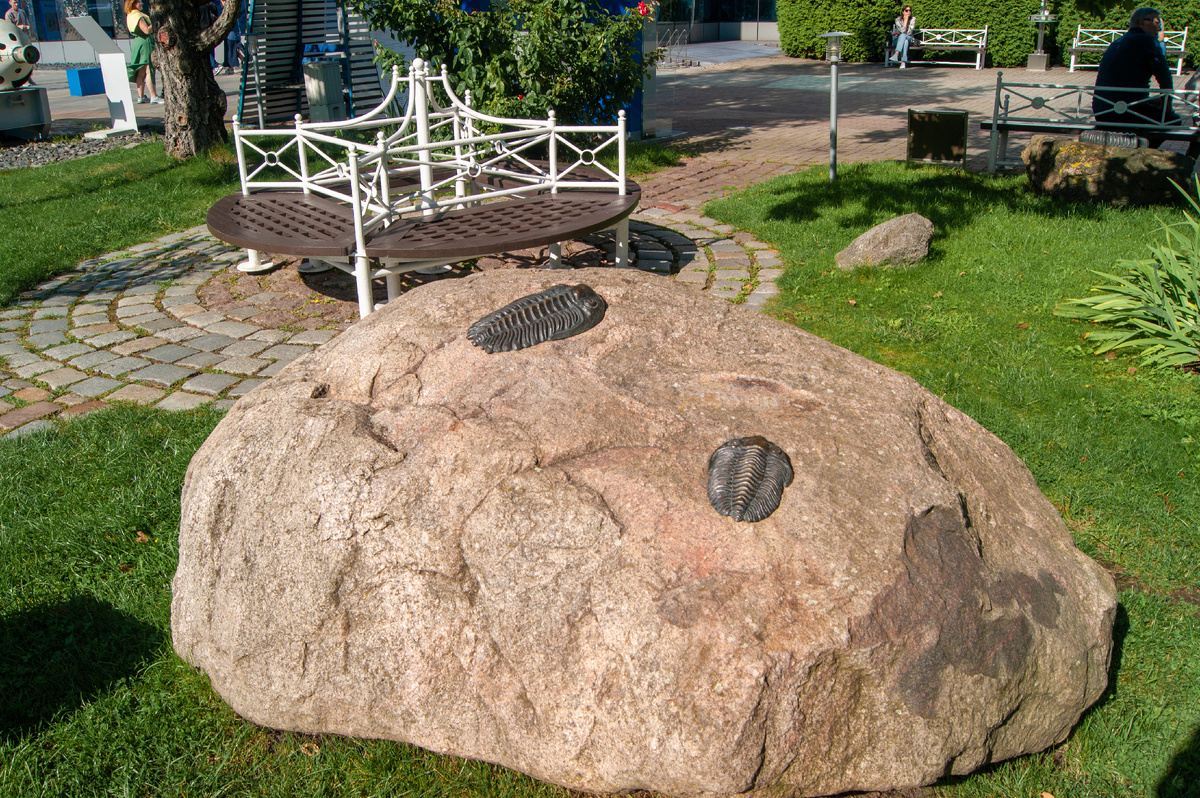 Скульптурная композиция "Трилобиты".