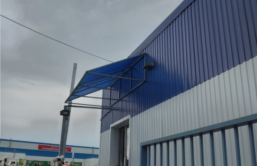 Козырек, сделанный специалистами "Артель-М" в Самаре