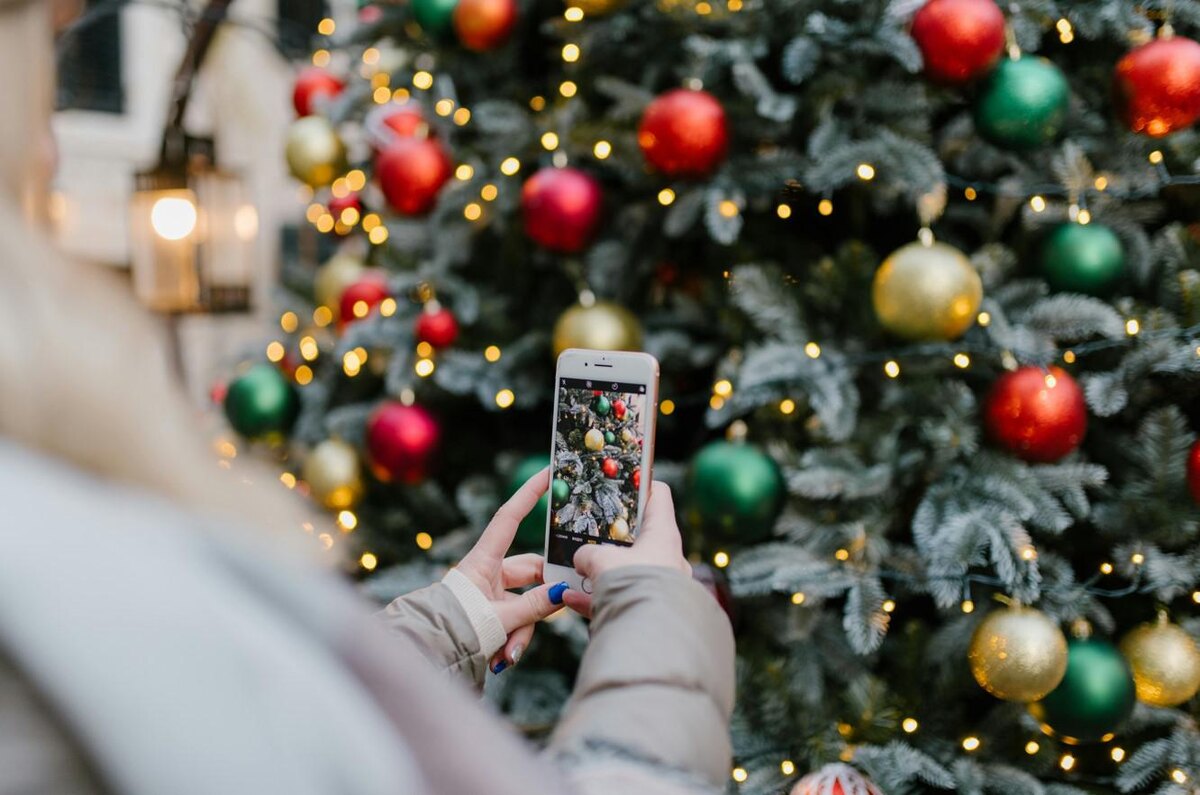 Julia Volk / Pexels📷Городское хозяйство накопило достаточное количество декоративных элементов, которые используют повторно, и дополнительные вложения на украшение города не требуются