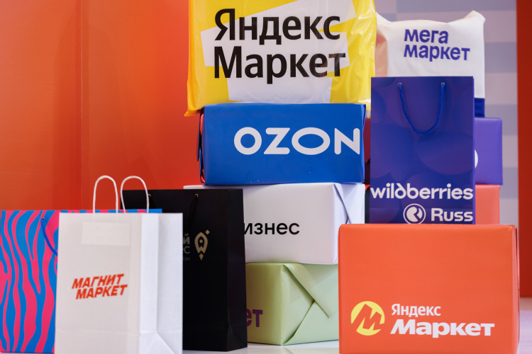    Суть претензий проста: маркетплейсы таким образом перетягивают покупателя у офлайн-ретейла, сокращая налоговые поступления, а заодно отнимают у банков эквайринг.   
Фото: «БИЗНЕС Online»