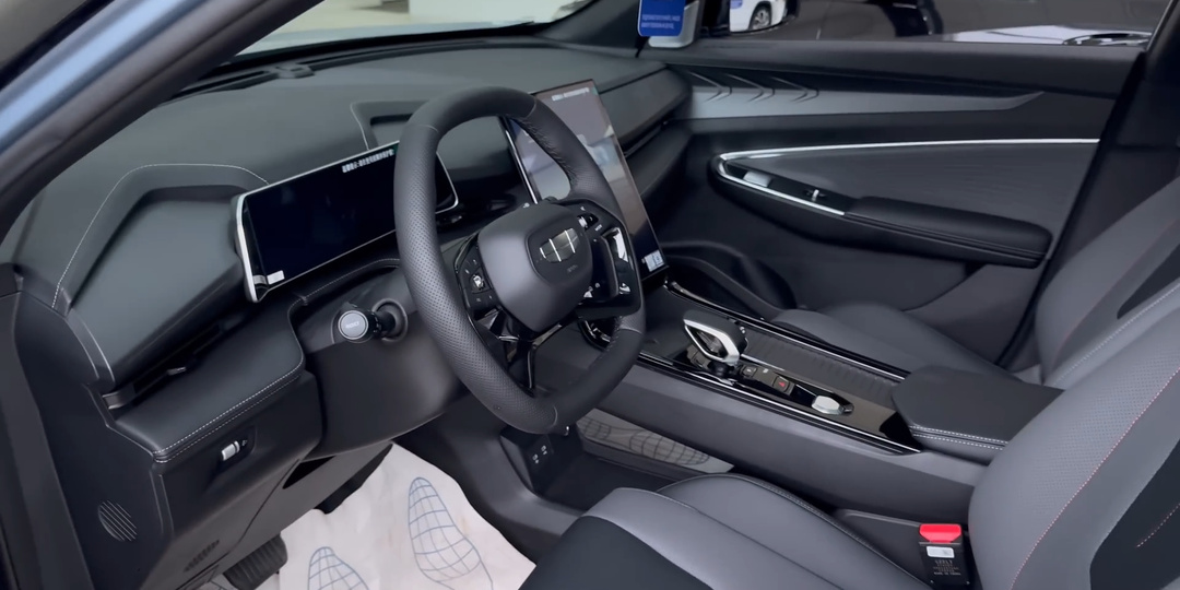 Сходил в салон Geely, заценил Cityray, Atlas и Manjaro - рассказываю, что бросилось в глаза