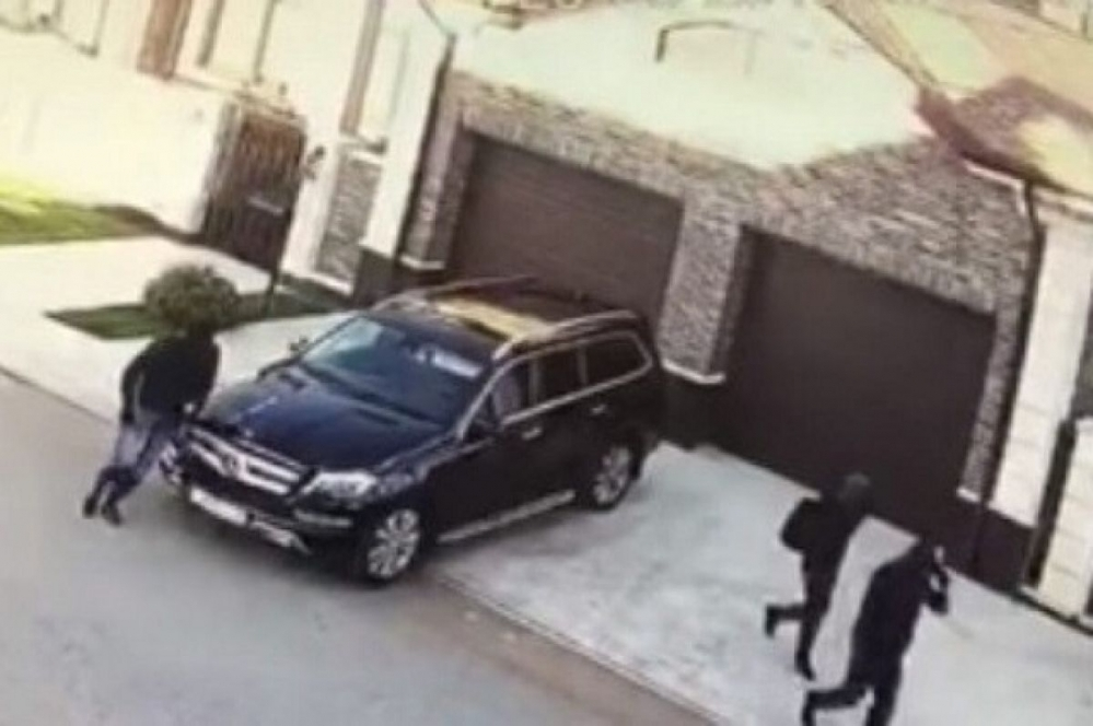 Камеры записали преступников, когда они покидали дом Сергея Седых Фото:  СУ СК РФ по Оренбургской области