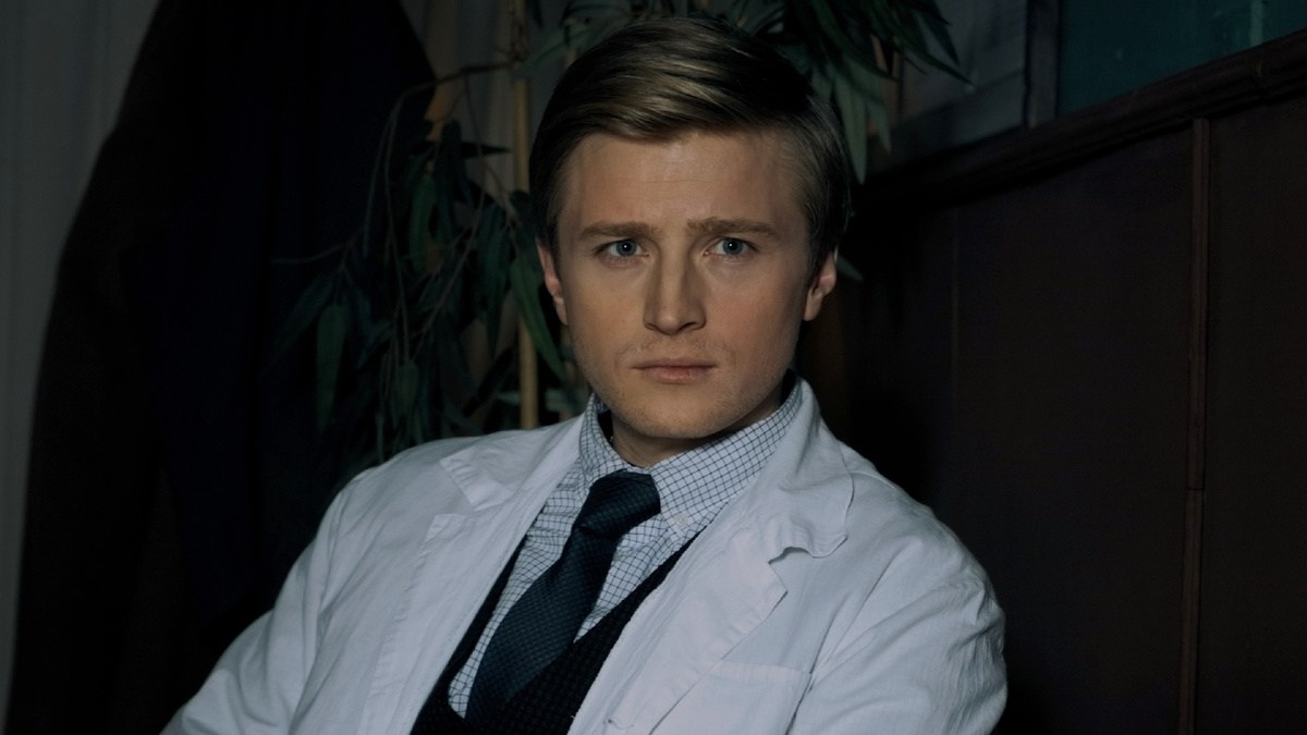 Вячеслав Чепурченко в роли психиатра в сериале «Холмс»