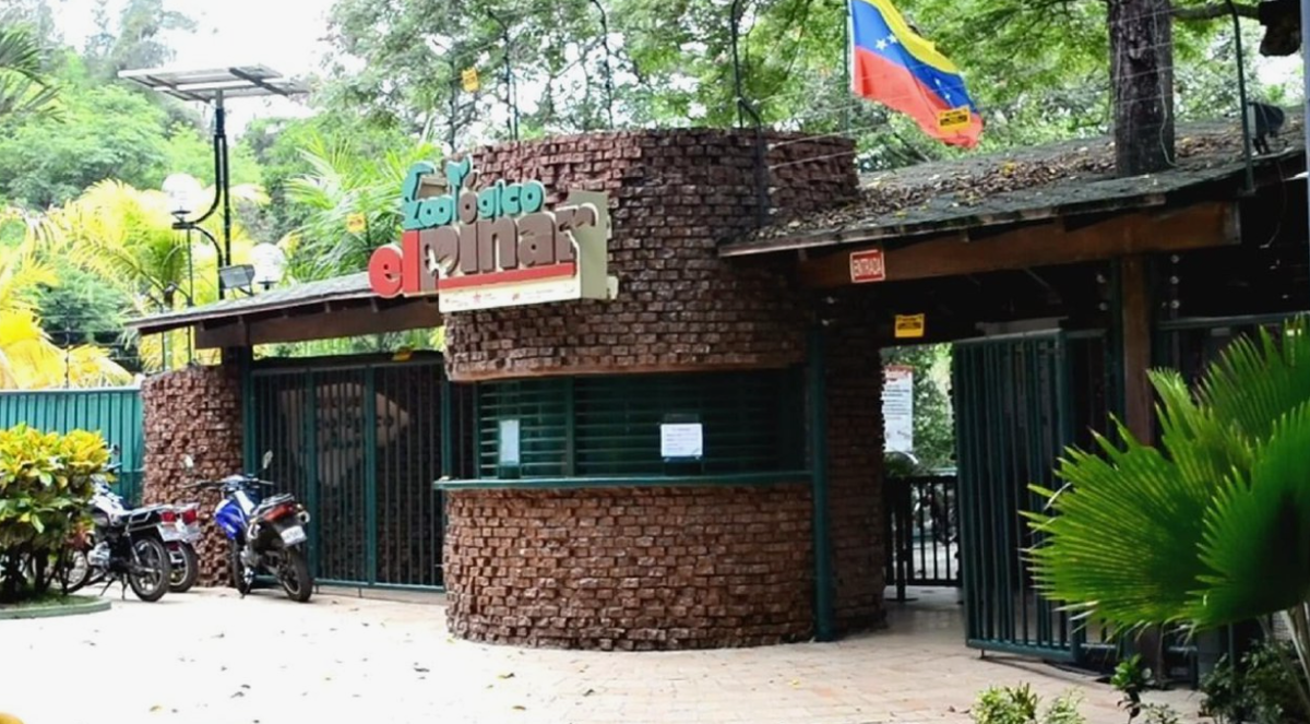 Центральный вход в зоопарк