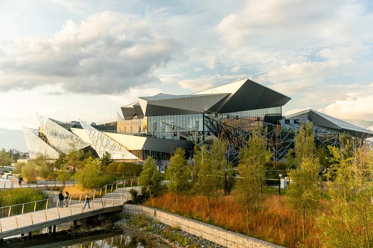 Театр Камала — лучшее место, чтобы погрузиться в татарскую культуру. Здесь сочетаются традиции и современность, а спектакли интересны даже тем, кто не знает языка.