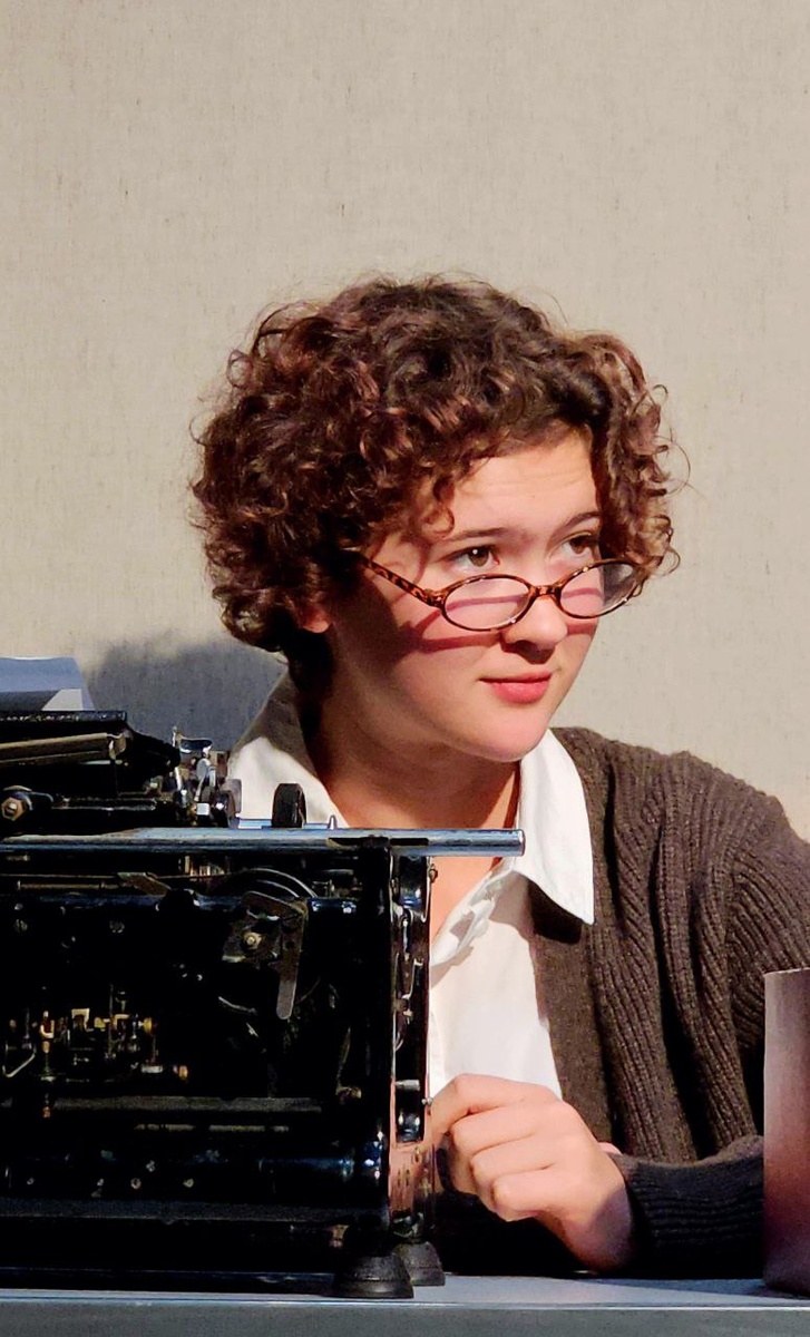 Фото из школьного архива: спектакль «Ну конечно, я вру. История о самой сильной девочке в мире»