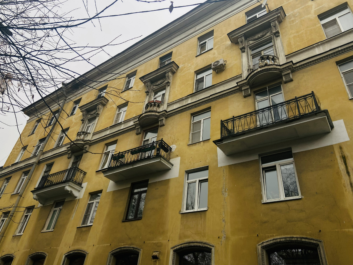 Ул. Краснопутиловская, 27.