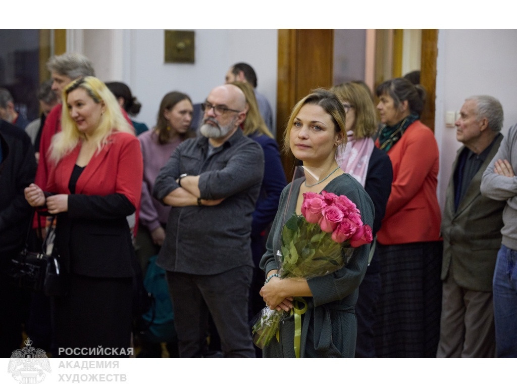 Гости выставки «Драматургия города» Ивана Полиенко в РАХ. Фото: Виктор Берёзкин, пресс-служба РАХ.