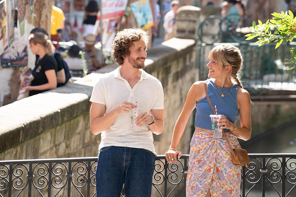 Кадр из фильма «Avignon». Режиссер: Йохан Дионне. Производство: Canal+ [fr], Centre National du Cinéma, Cin?+OCS, D?partement du Vaucluse, Fonds de Dotation Proarti, France 2 Cinéma, France Télévision, Nolita Cinema, Région Provence Côte d'Azur, Studio TF1, Télé Monté Carlo (TMC), TV5MONDE