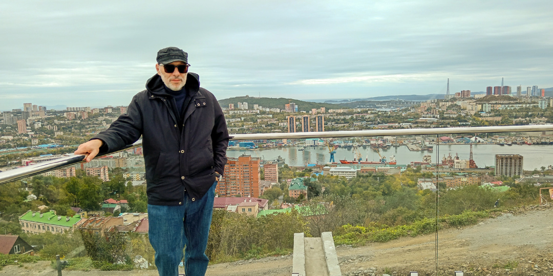 Муж забыл про день рождения жены, но пригласил на этот день в гости серьёзных людей, чтобы с ними отметить другое радостное событие