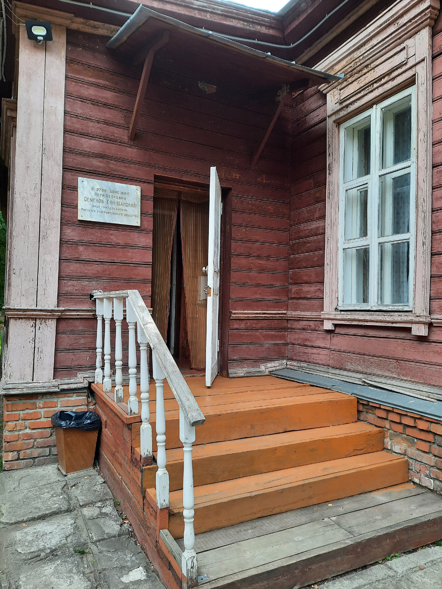 Виды музея-усадьбы П. П. Семёнова-Тян-Шанского. Фото Алёны Кашуры
