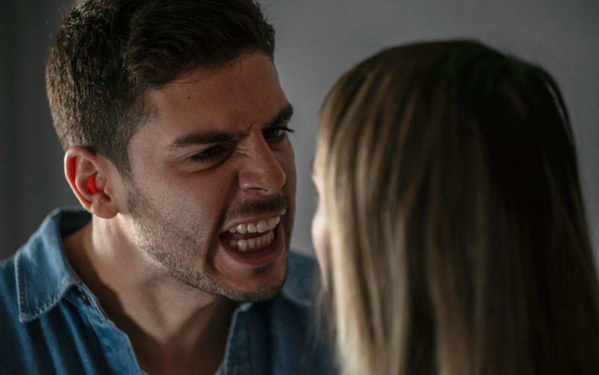    Стерпится – слюбится: как распознать жертву домашнего насилия и чем ей помочь