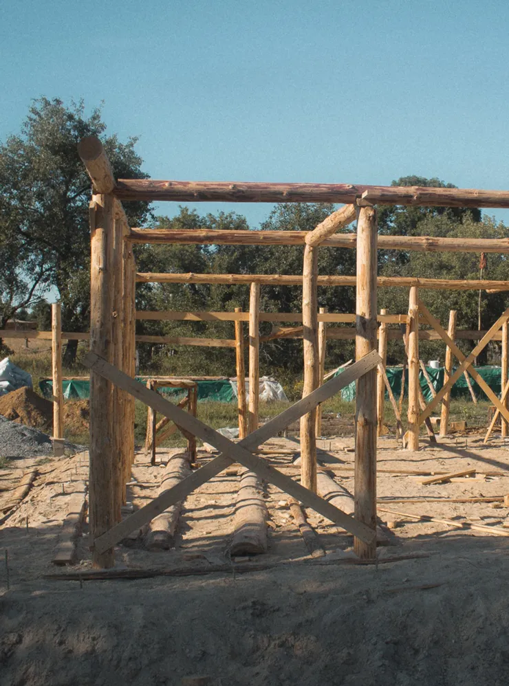 Укосины — это доски, которые скрепляют столбы между собой