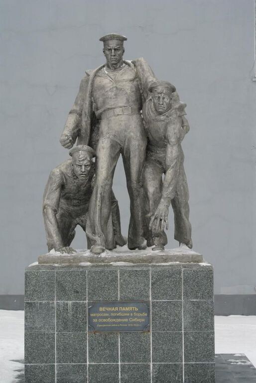 Фото памятника из статьи Т. Панариной "Памяти трёх матросов" в газете "Тайгинский рабочий"