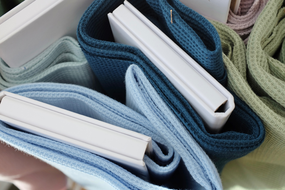 Это лишь малая часть оттенков хлопковой трикотажной вафли, представленной в ассортименте ТКАНЕЛЬ. Больше - на сайте tkanel.ru