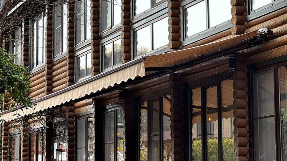 Если планируете поездку в горы — декабрь или январские каникулы — сейчас самое удобное время забронировать