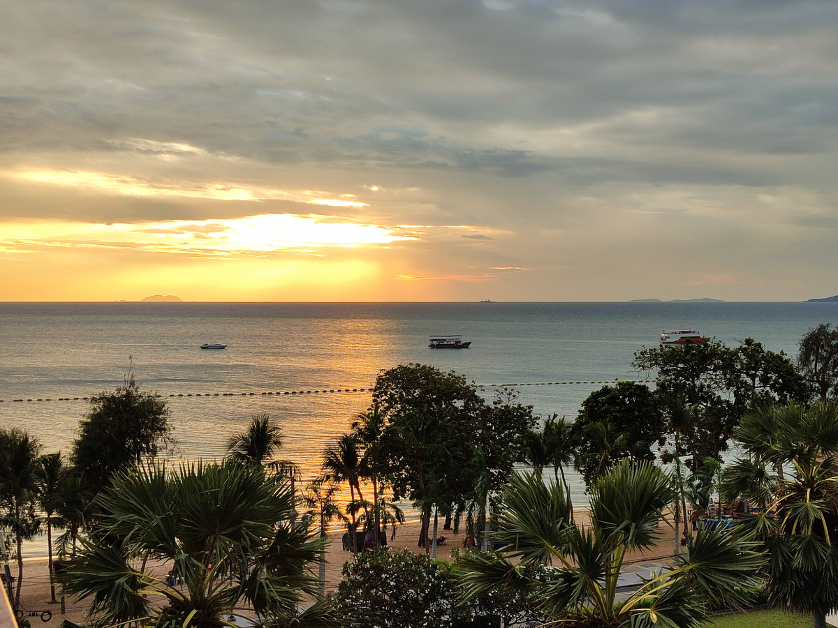 Вид на закат с балкона