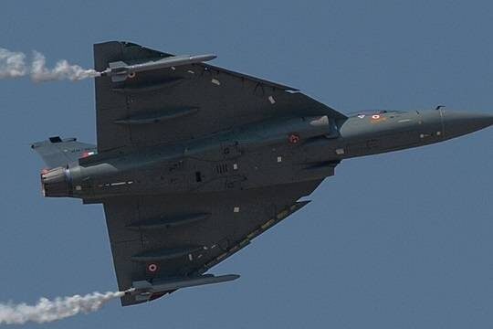    В Дубае на авиашоу рухнул индийский истребитель