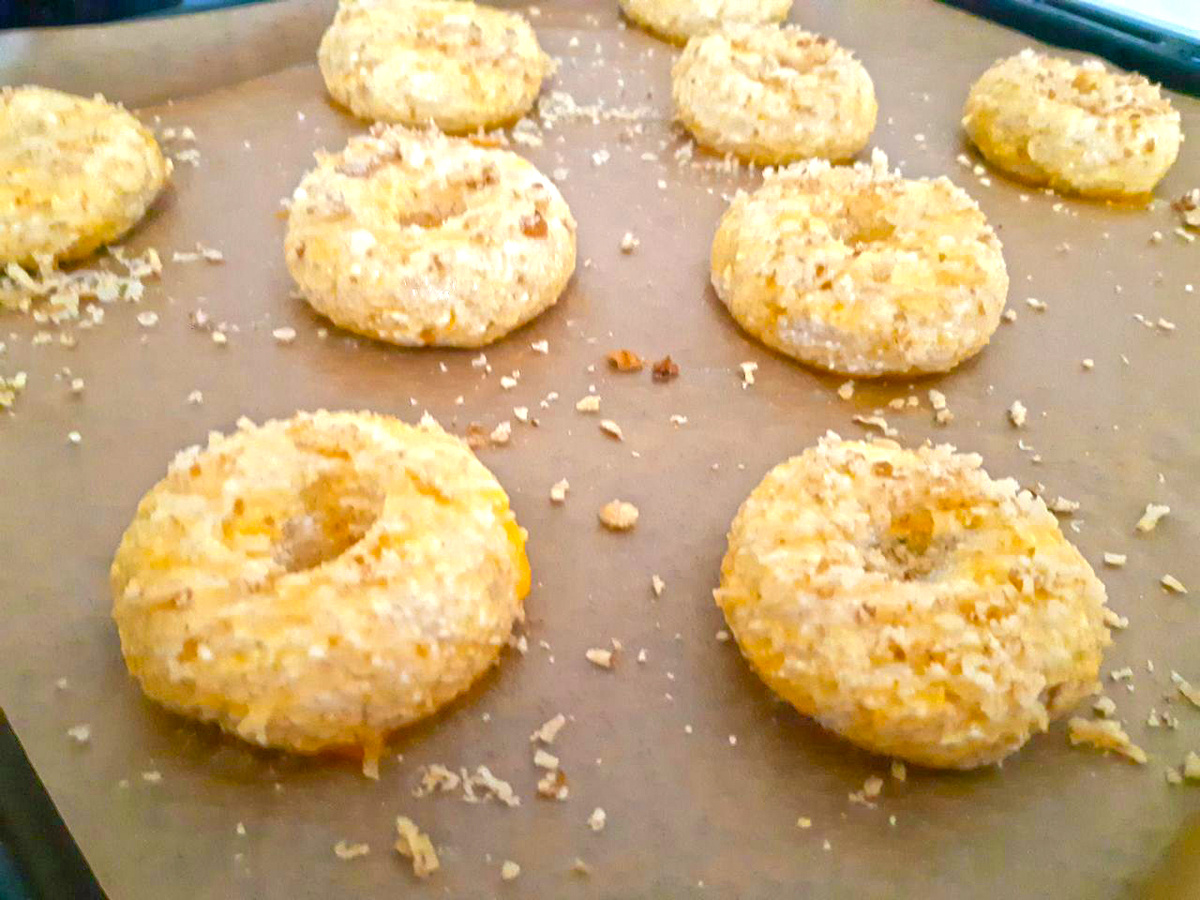 Тоже смазала желтком