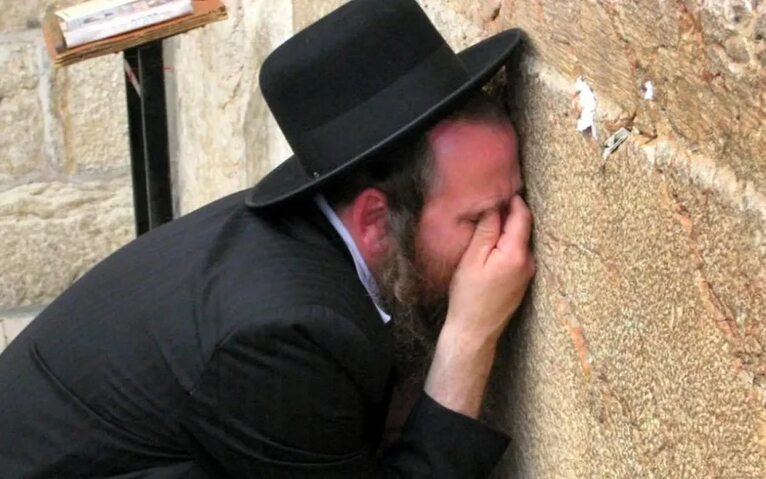 У "стены плача".  Из открытых источников.