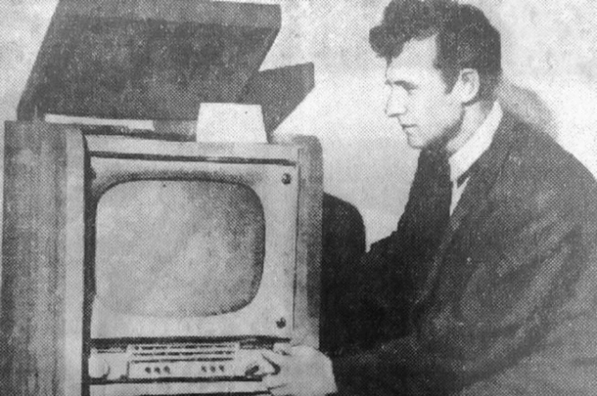    Комбинированная установка из телевизора, широковещательного приёмника, универсального проигрывателя, сконструированная тульским радилюбителем Ю. А. Камаевым. Ее можно было увидеть на выставке творчества радиолюбителей-конструкторов в Тульском парке культуры и отдыха в 1960 г.