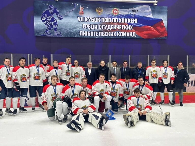    Оренбуржцы заняли второе место на Кубке ПФО по хоккею среди любительских команд Оренбуржье