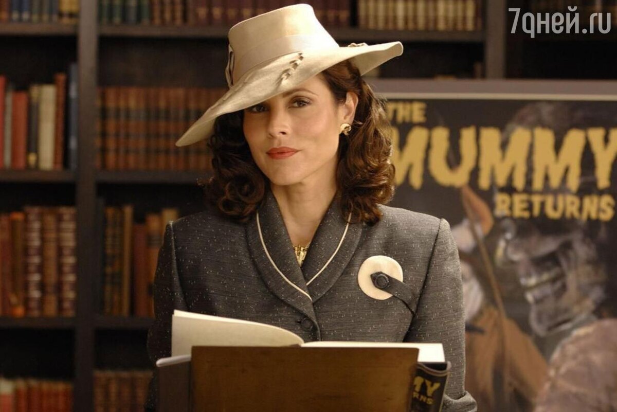    Мария Белло в роли Эвелин в фильме «Мумия: Гробница императора драконов», 2008 кадр из фильма