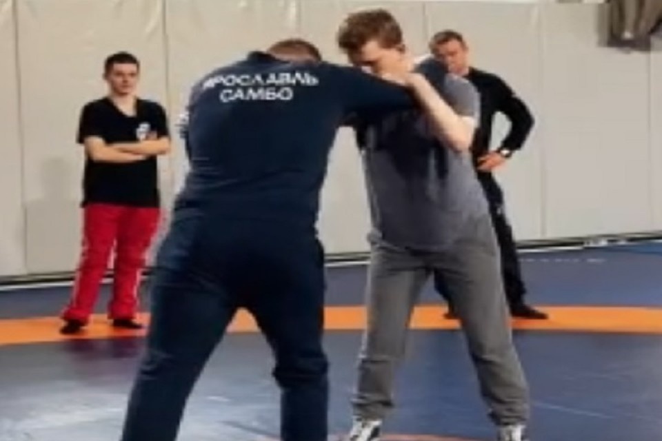    Дружинникам показывают приемы самообороны. Мэрия Ярославля