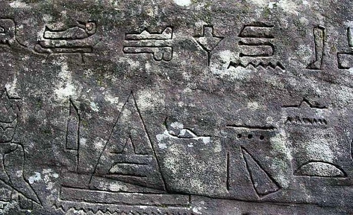 Фото древнеегипетские письмена в Австралии