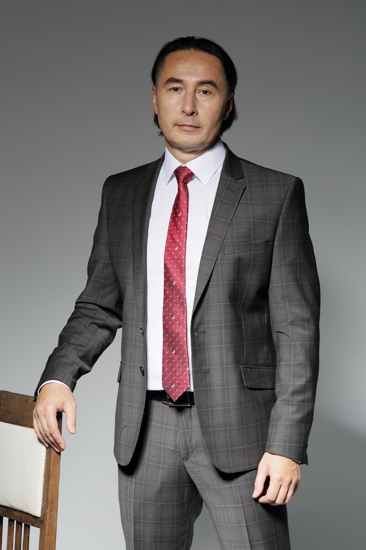 34 года бизнес-практики
Президент API (Ассоциации профессиональных интернет -предпринимателей
Действующий предприниматель
Бизнес-стратег
Эксперт в области наставничества
Помог 452 предпринимателю стать миллионером
Лектор Российского общества «Знание»
Общественный деятель и просветитель в области бизнес-образования
Основатель обучающего сообщества SunTeam International с 1998 года.
лицензии  на осуществление образовательной деятельности  Nº 16-10/5576 