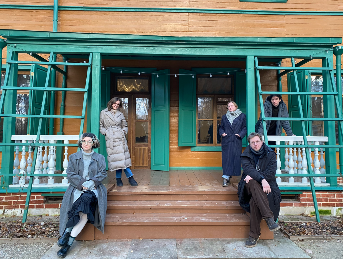 Герои интервью (слева направо): Юля, Ангелина, Антонина, Сергей, Георгий