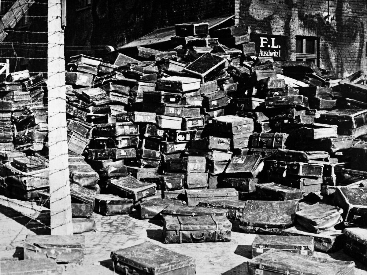    Чемоданы бывших узников нацистского концентрационного лагеря смерти Освенцим (Аушвиц) с маркировками всех стран Европы© РИА Новости / Владимир Юдин