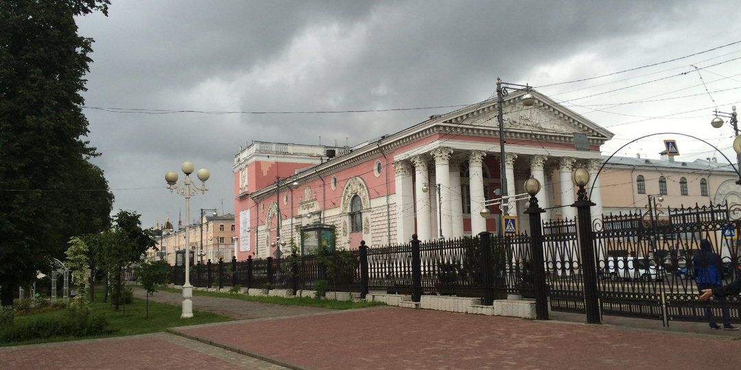 Как позвонив в дверь к незнакомым людям, найти родственников и фотографию деда? г. Тверь.