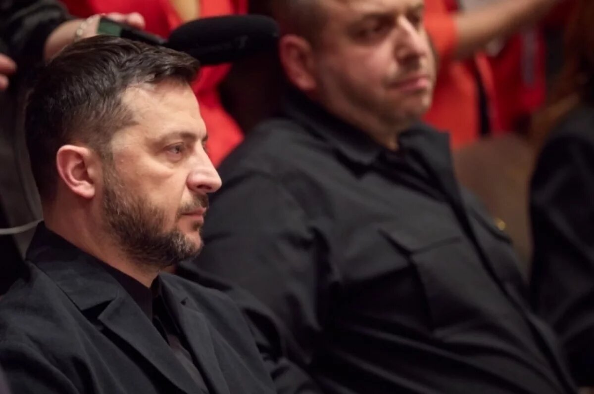    Олейник: Зеленский украл $40 млрд и пытался купить банк во Франции