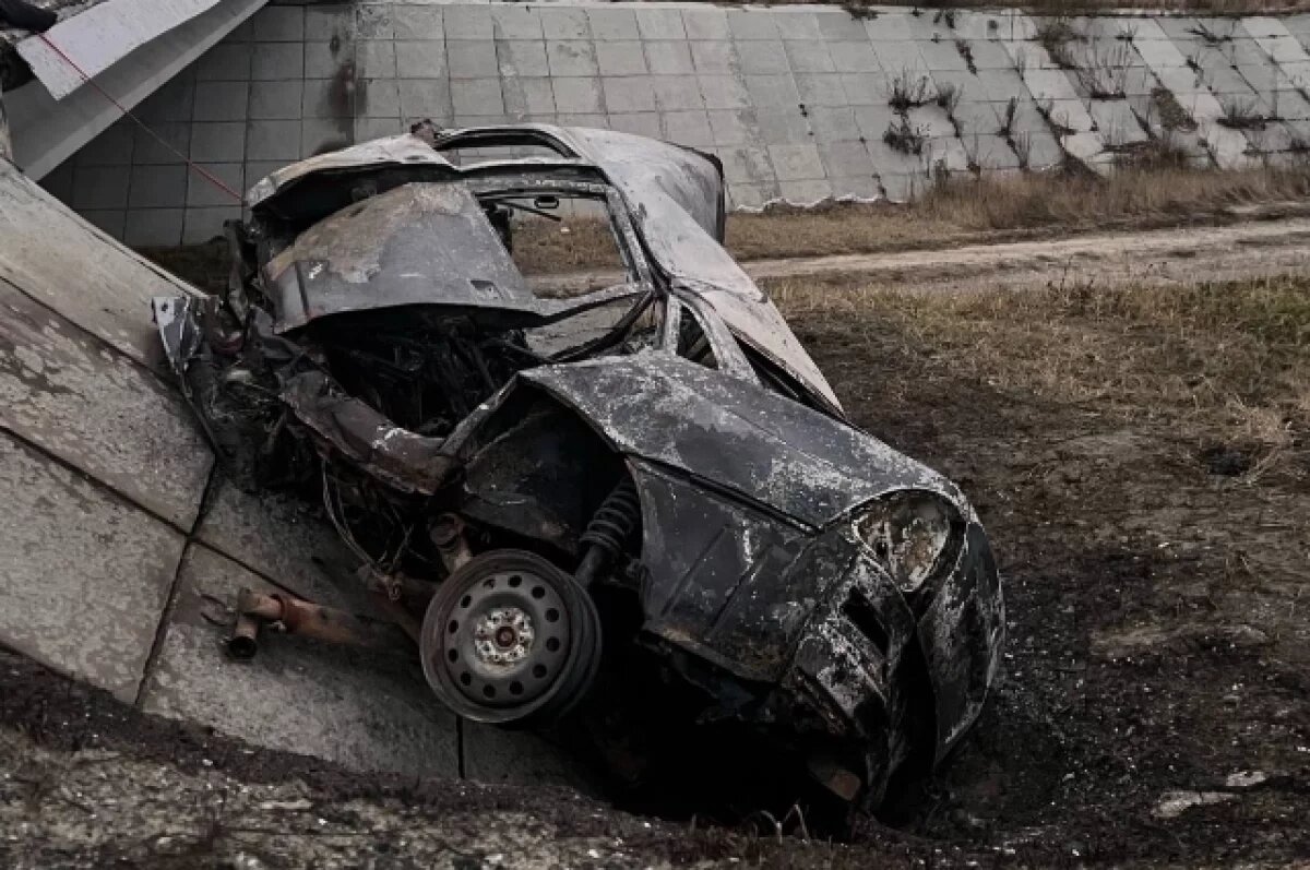    От «Приоры» остался только железный остов.