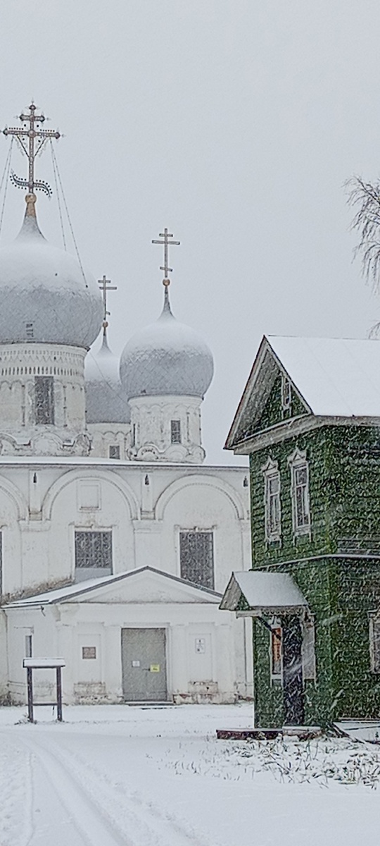 А снег идёт и идёт без остановки. Работы всё больше и больше...