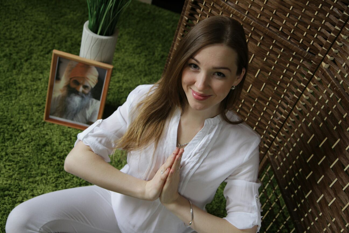 В конце октября Александра опубликовала свое последнее фото из больницы. Она делилась недоумением: еще в пятницу проводила занятия по йоге, а через три дня уже лежала на операционном столе. Тогда она писала о долгом восстановлении, но, увы, эти планы так и остались неосуществленными.